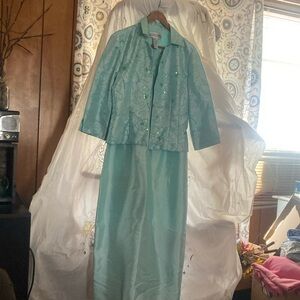 Jessica Howard 2 piece maxi dre with 3/4 sleeve jacket